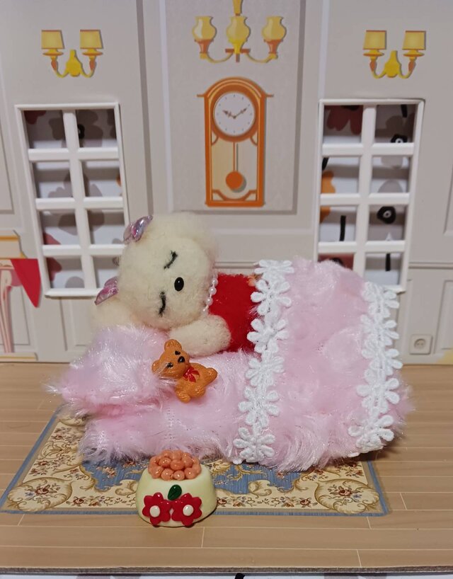 羊毛フェルト 小さな小さなマルチーズの子供ちゃん布団セットと