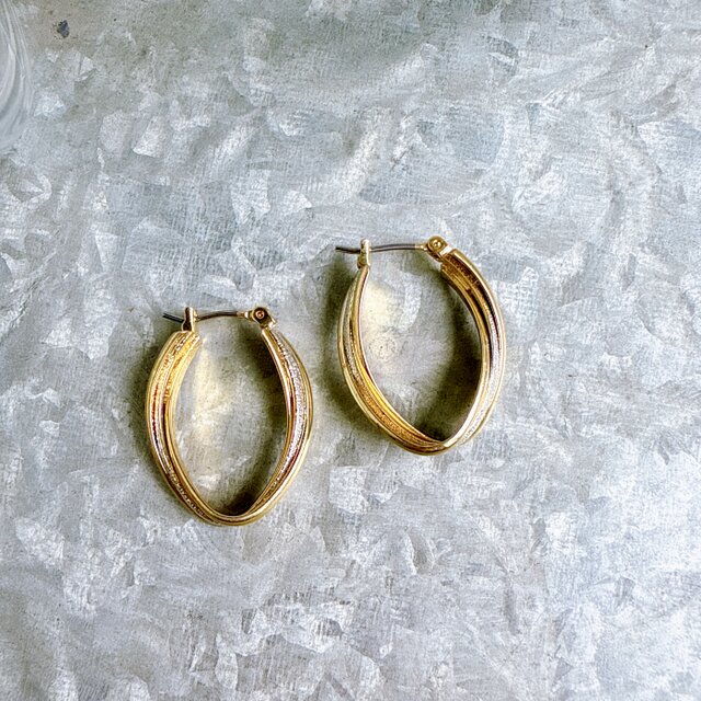 U.S.A. 1980s Gold Tone Silver Tone Oval Hoops Pierced Earrings