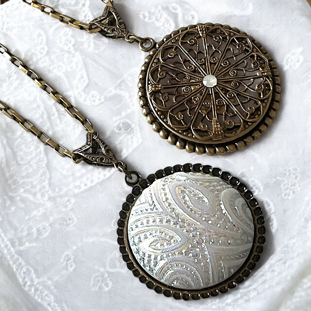 チェコガラス ネックレス 〜ホワイトAB ペイズリー〜　リバーシブル