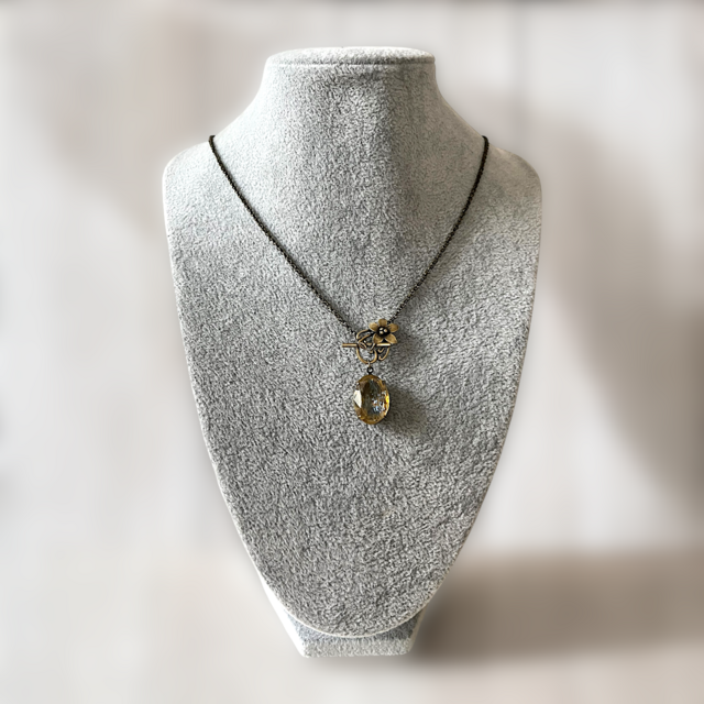 ヴィンテージ チェコガラス ネックレス 〜オーバル シラーがきれいな