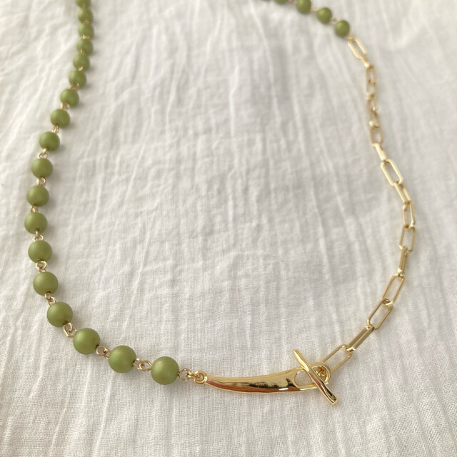 着け方5通り！アレンジして楽しむアクセサリー、マットな鶯（うぐいす）色パールのマンテルネックレス No.C814