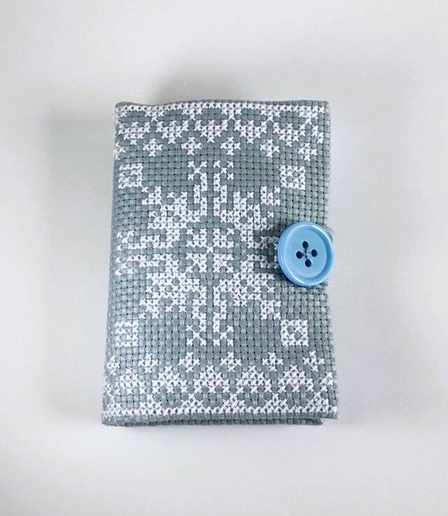 クロスステッチのニードルケース・フローズンブルー