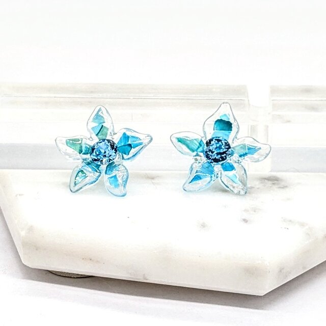 螺鈿とスワロフスキーの花のピアスイヤリング【2205】 | iichi 日々の