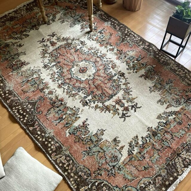 【春色】レア トルコヴィンテージラグ ビンテージラグ ラウンドラグ 124×207 煉瓦色 フローラルメダリオン 擦れ トルコヴィンテージ