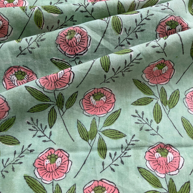 インド ブロックプリント生地 [50cm単位切り売り]Sanganeri ピンクローズX グリーン地 花 フラワーIF0263