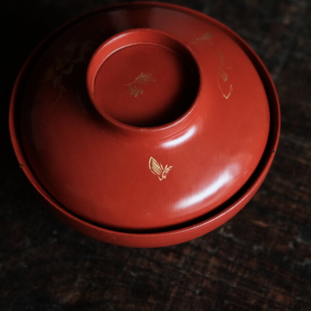 花と蝶々◆古輪島塗　漆芸沈金蓋付椀5客セット　赤　骨董・antiques 大正期 花と蝶々◇古輪島塗 漆芸沈金蓋付椀5客セット 赤 骨董・antiques