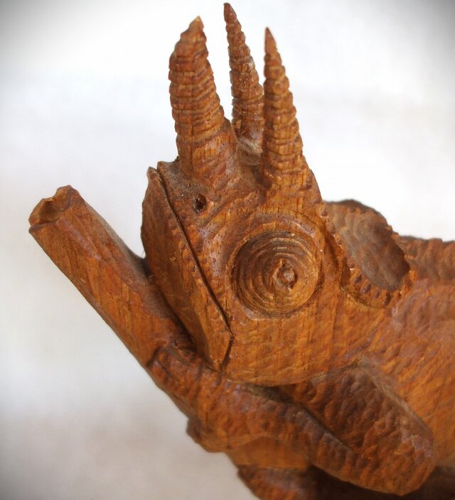☆ジャクソンカメレオンの木彫り置物☆ | iichi 日々の暮らしを