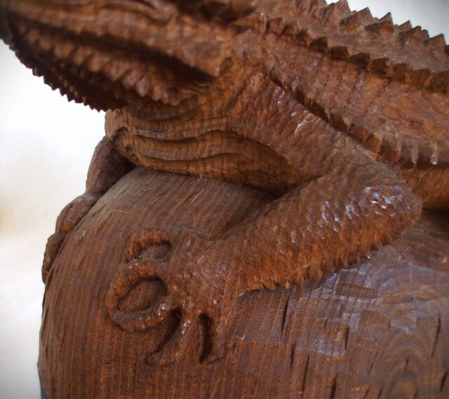 ◇ツノトカゲの木彫り置物◇ | iichi 日々の暮らしを心地よくする