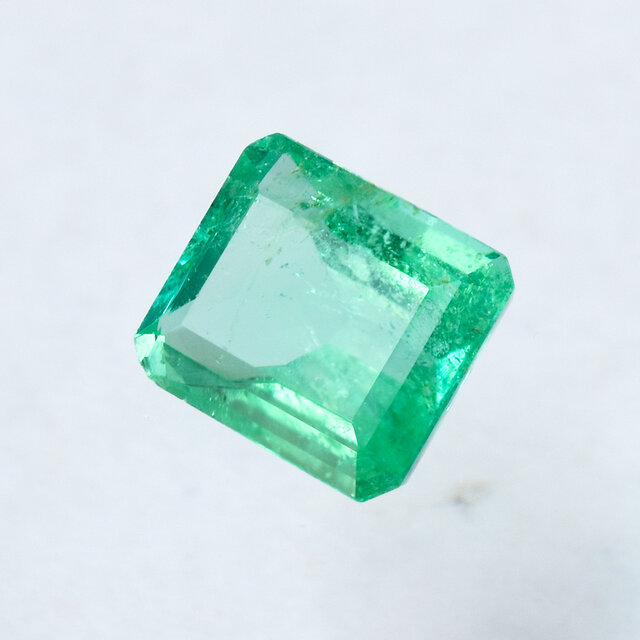 エメラルド ルース バイヤー 1.65ct SAA047CIBSN | iichi 日々の暮らし