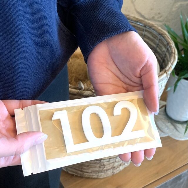 【送料無料】ルームナンバーサイン Whiteカラー(rouded ver)部屋番号プレート ドアプレート ホテル番号 表札