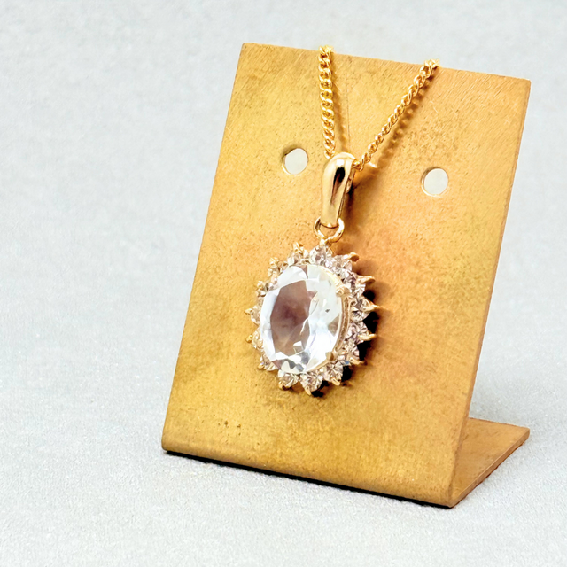 ラス1 10×8 光をまとう花 クォーツ/白水晶  K24GP 天然石ネックレス - luxurious