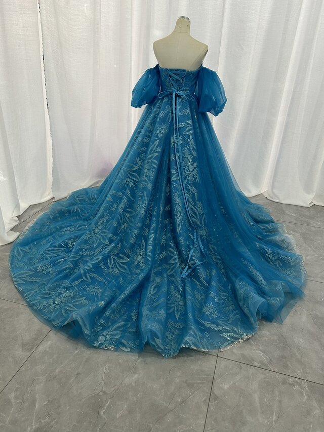 カラードレス ブルー パフスリーブ キラキラ光る刺繍 編み上げ