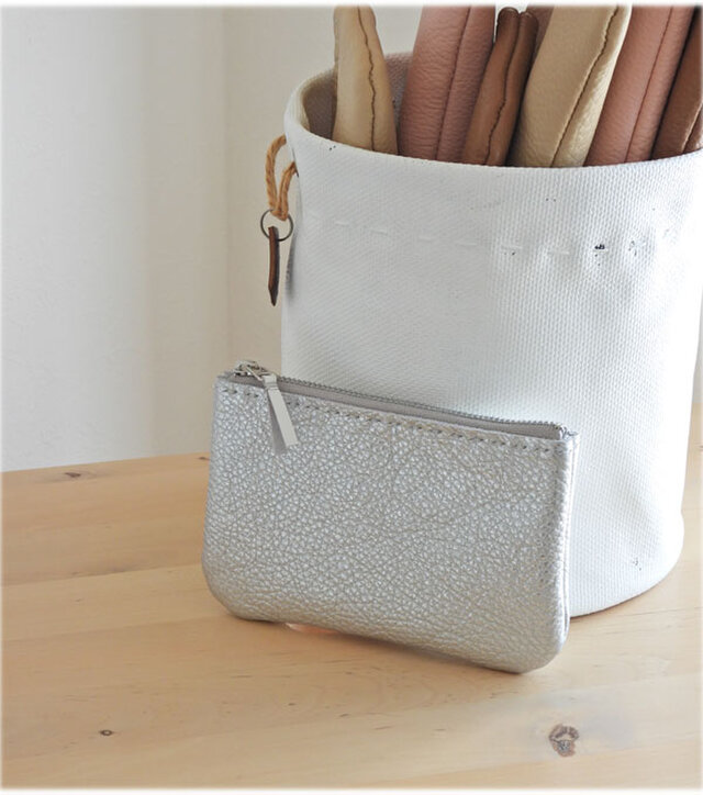 ジップポーチ　シルバー　M サイズ