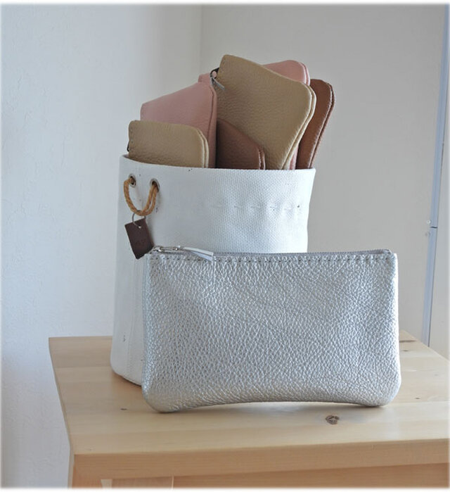 ジップポーチ　シルバー　Lサイズ