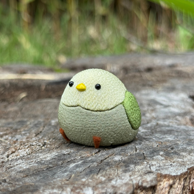 木目込み セキセイインコ（黄緑） | iichi 日々の暮らしを心地よくする