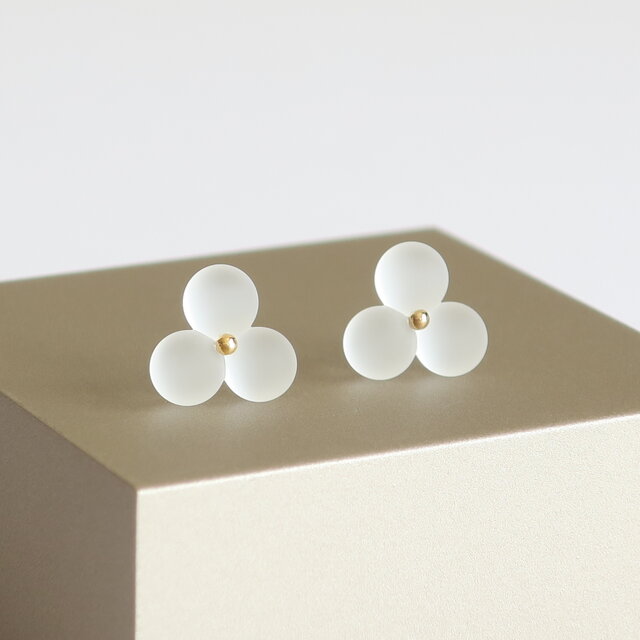 フロストガラス＊3粒 クリア／樹脂ポストピアス