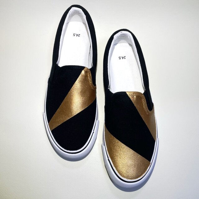 ジオメトリックに分割されたアシメスリッポン (ブラック xゴールド) 撥水加工ver. 22.0cm〜29.0cm