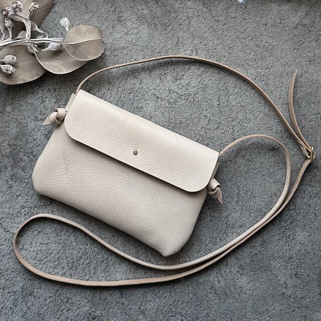 レザーポシェット / スマホポシェット ˗ˏˋflapˎˊ˗ ALASKA / アイボリー〖受注制作〗