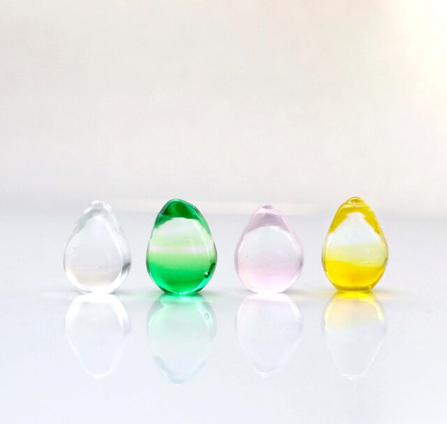 ガラスのプチオブジェ「虹の雫」4色セット ＊春の花畑＊ | iichi 日々