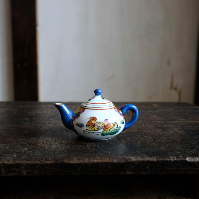水鳥と桃◇ 未使用品 中国産 色絵金彩小ぶり急須 器 煎茶茶器 チャイナ