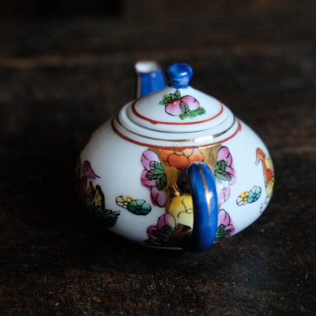 水鳥と桃◇ 未使用品 中国産 色絵金彩小ぶり急須 器 煎茶茶器 チャイナ