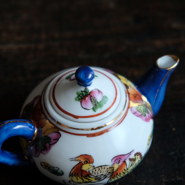 水鳥と桃◇ 未使用品 中国産 色絵金彩小ぶり急須 器 煎茶茶器 チャイナ