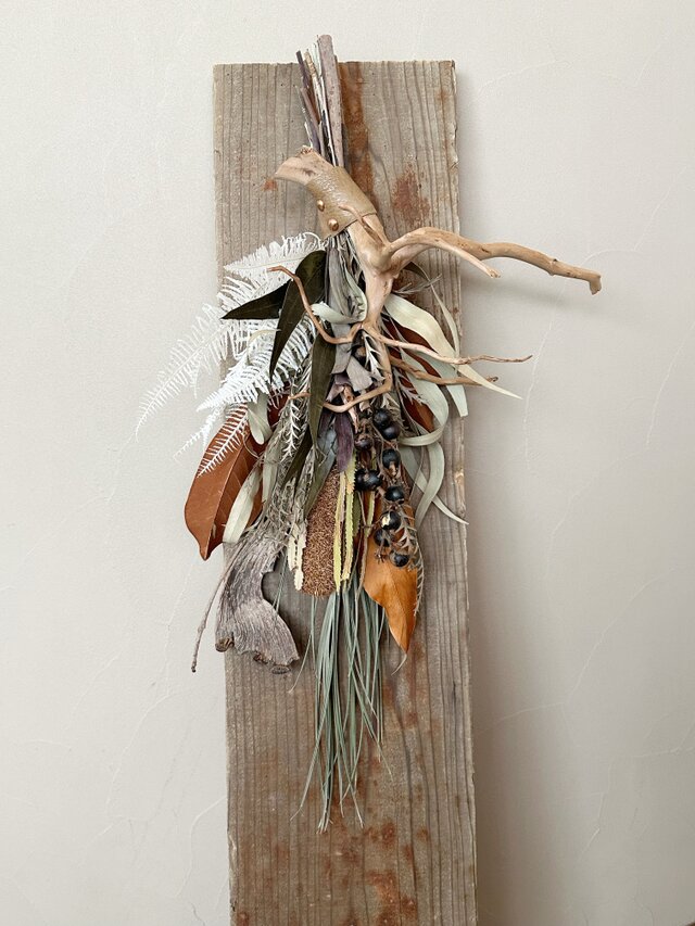 Botanical Swag ― 流木と白い葉