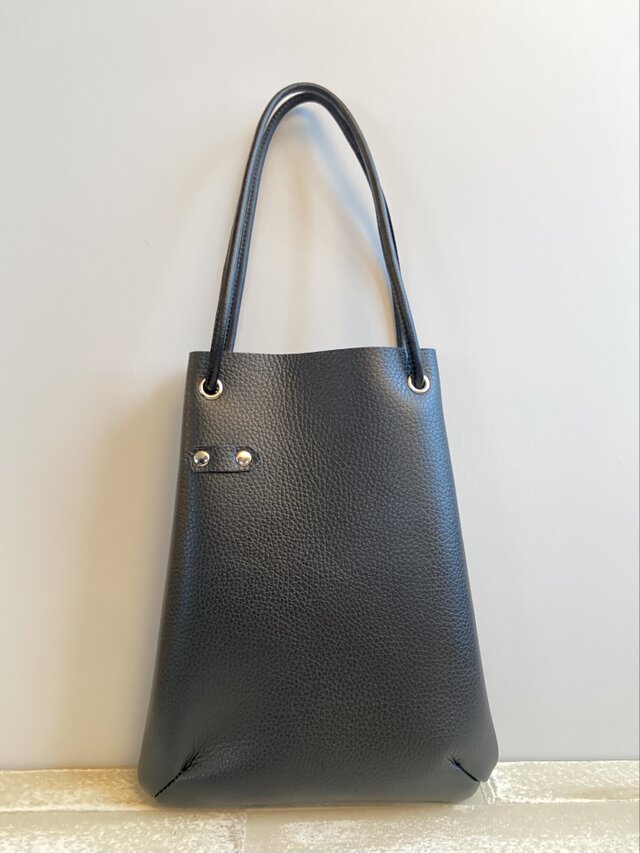 シンプルで便利なレザー巾着バッグ＊サングラス 牛革 イタリアンレザー