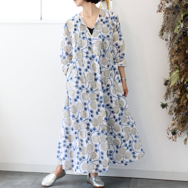 ブロックプリントリボンフレアーワンピース【ホワイト花柄】