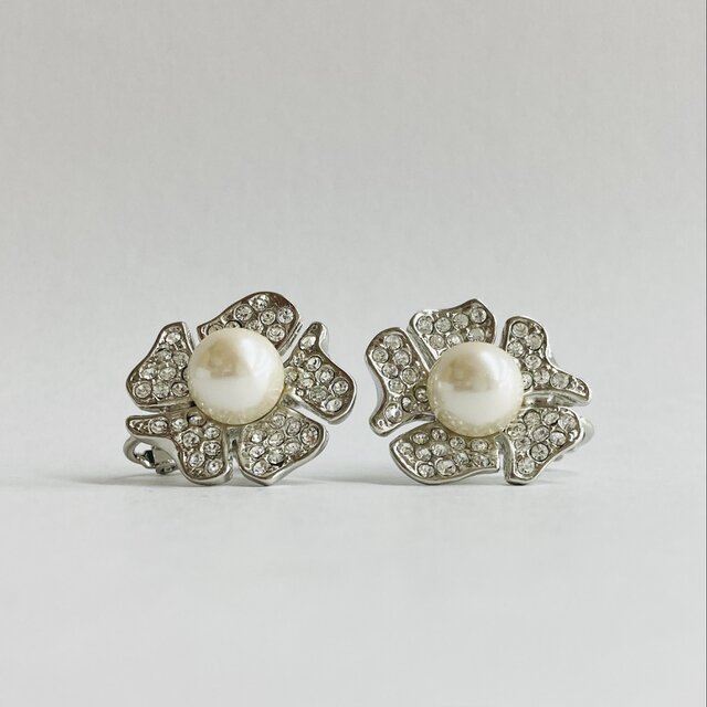 フラワービジューイヤリング/クリーム/R/made in japan