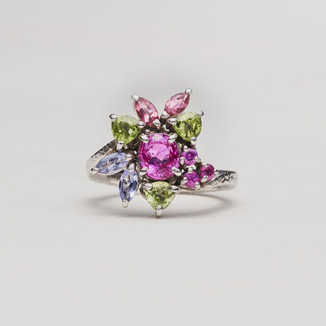 Pt900 ピンクサファイアと色石のブーケリング　