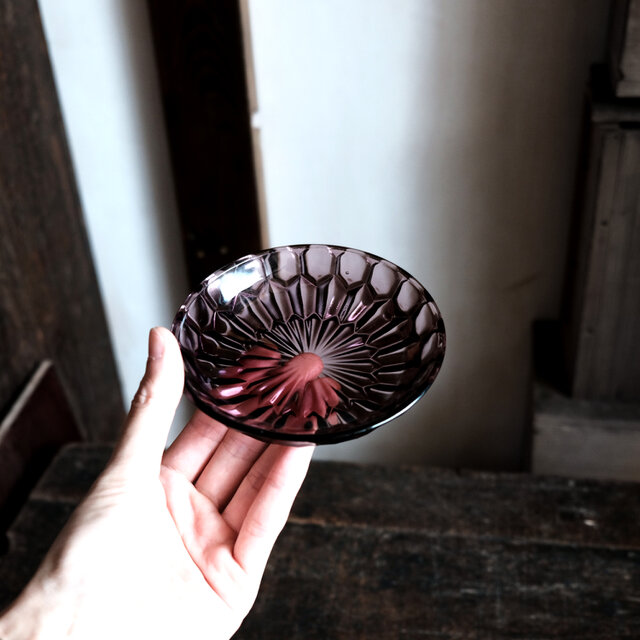 遺品整理◼️蔵からアンティークな年代のステキなお花のお皿が出て来ました。茶器？ 遺品整理◼️蔵からアンティークな年代のステキなお花のお皿が