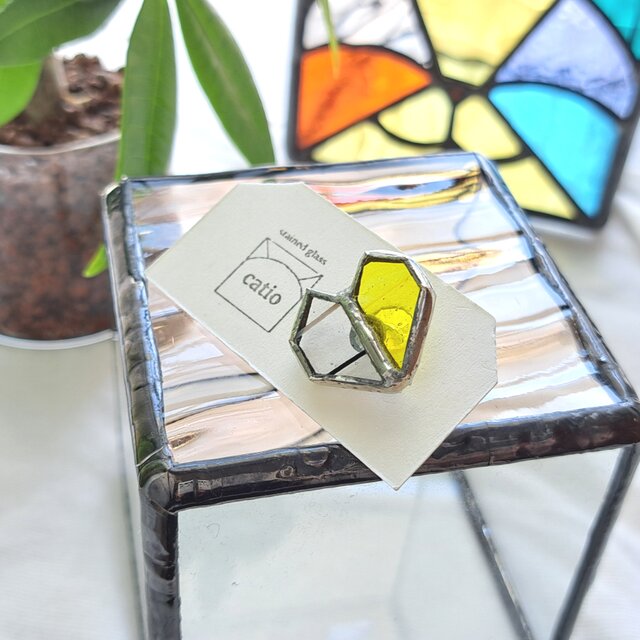 Heart petal earring/ lemon yellow