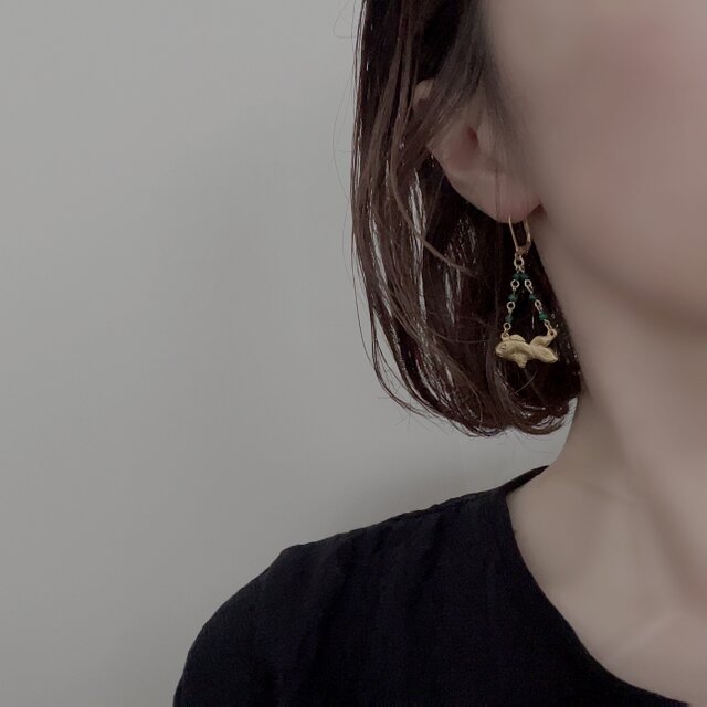 緑の瞳をもつ魚のピアス（イヤリング） | iichi 日々の暮らしを