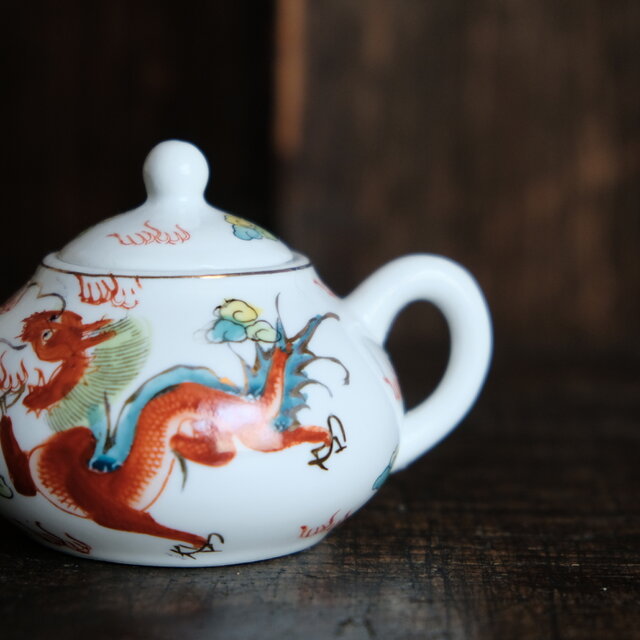 龍と鳳凰◇雲も可愛い。中国産 色絵金彩小ぶり急須 煎茶茶器