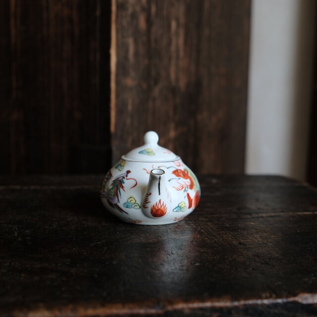 龍と鳳凰◇雲も可愛い。中国産 色絵金彩小ぶり急須 煎茶茶器