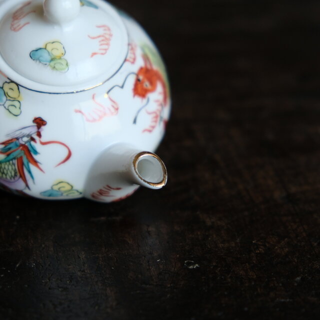 龍と鳳凰◇雲も可愛い。中国産 色絵金彩小ぶり急須 煎茶茶器 チャイナ