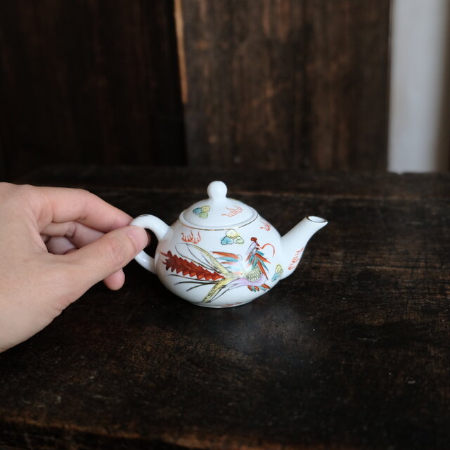 骨董　小さな急須　金の線描き鳳凰 アートな絵柄　蓋が可愛い！ 骨董 小さな急須 金の線描き鳳凰 アートな絵柄 蓋が可愛い！ 染