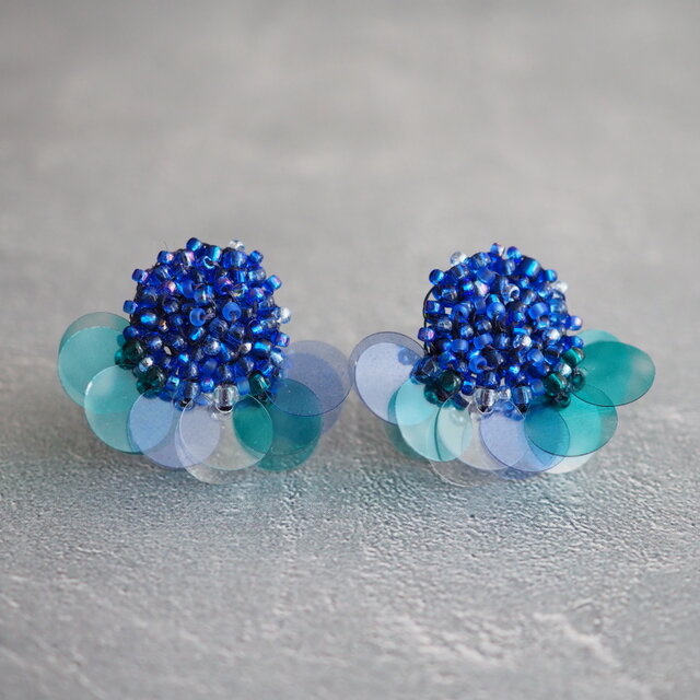 『Beadspan round 粒々 』（紫陽花・ブルー）イヤリング/ピアス【受注】