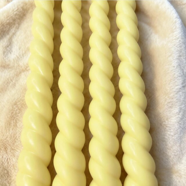 スパイラルテーパーキャンドル（長）・くすみイエロー（4本セット