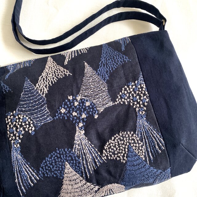 ラウンドショルダーバッグ＊刺繍ショルダーバッグmori navy