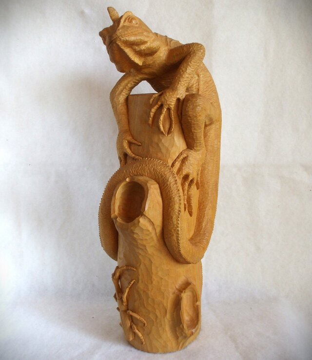 ★バシリスクス♀の木彫り置物★訳あり