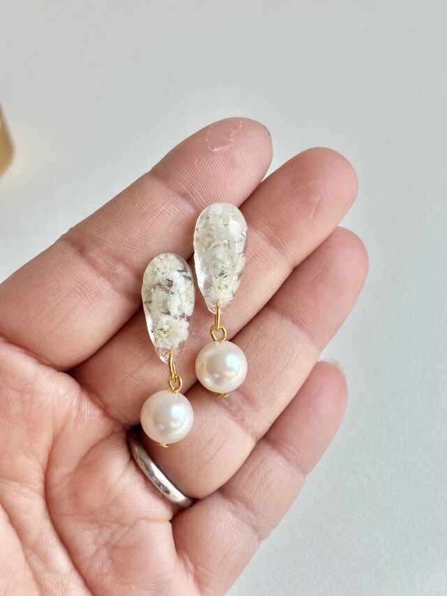 金属アレルギー対応】ピアス/イヤリング レジン お花 かすみ草