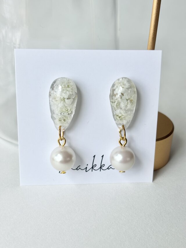 金属アレルギー対応】ピアス/イヤリング レジン お花 かすみ草 大人