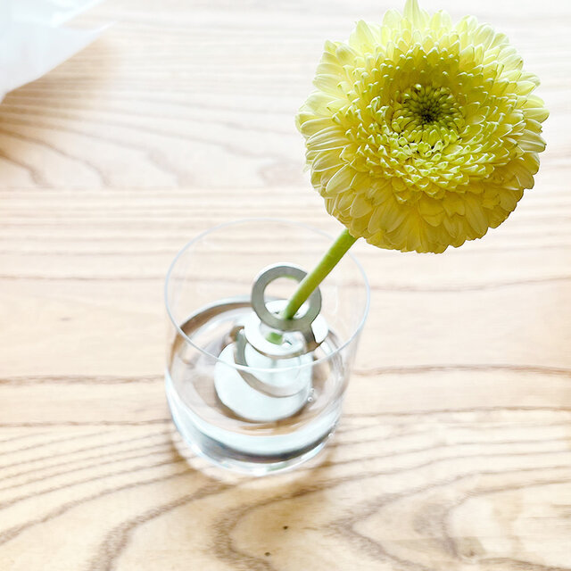 錫の花留め（一輪挿し）】abuku | iichi 日々の暮らしを心地よくする