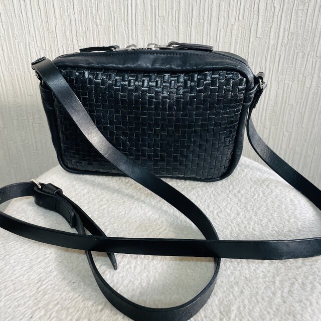 スペインメッシュレザーとイタリアンレザーのショルダーバッグ