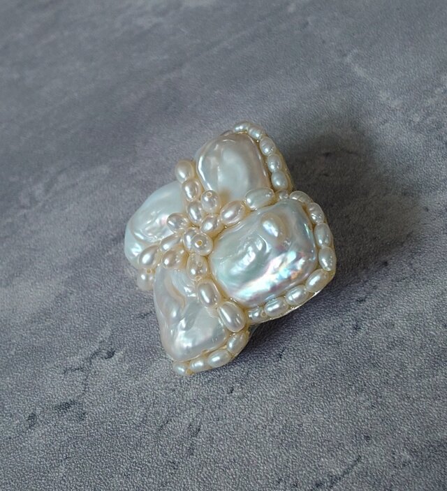 真珠のギフトBOXブローチ