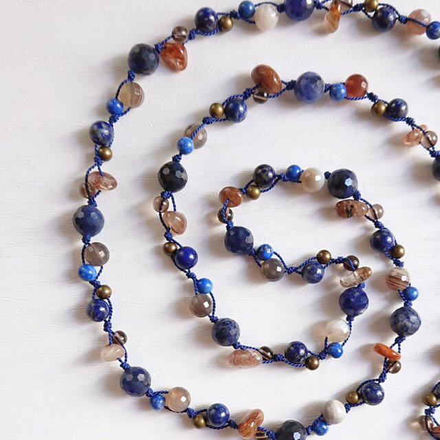 ソーダライトのエンドレスロングネックレス　Y-2014