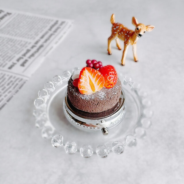 苺ガトーショコラのピルケース　フェイクスイーツ