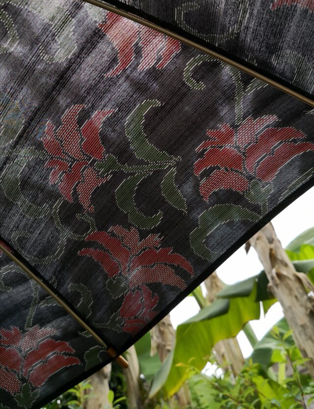 小紋　大島紬　華紋　唐草　唐花　黒地　赤　着物　054a d 本場大島紬 染大島 唐花 小紋 正絹 黒 紫 黄 681 | kimono Re:和